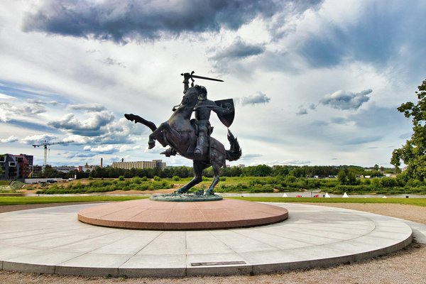 Voyager malin à petit prix : conseils économiques avec un guide de voyage